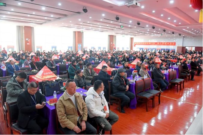 攜手筑夢 贏戰(zhàn)龍年&mdash;&mdash;桂湖集團(tuán)31周年感恩回饋暨防水新規(guī)新品新政交流會圓滿舉行！